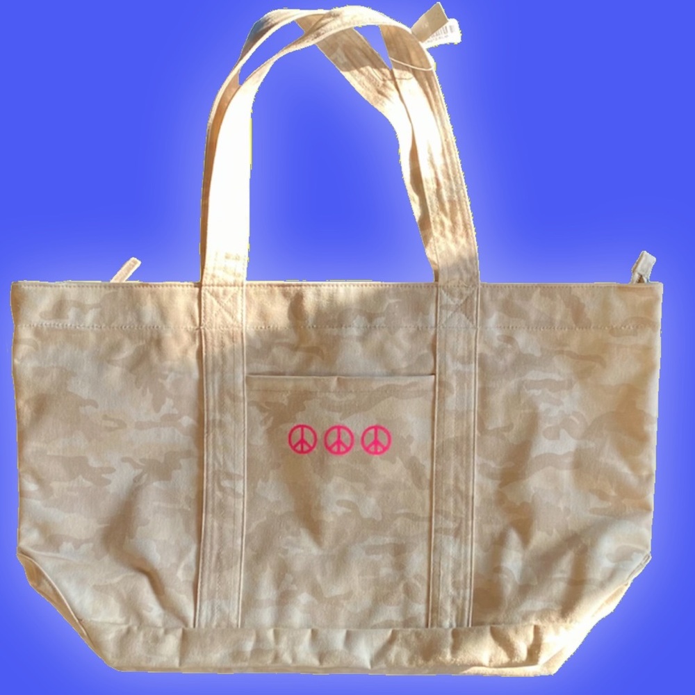 QUILTED KOALA NWT MIDI EAST WEST LARGE TOTE BAG BLUSH CAMO W/ PINK PEACE SIGNS